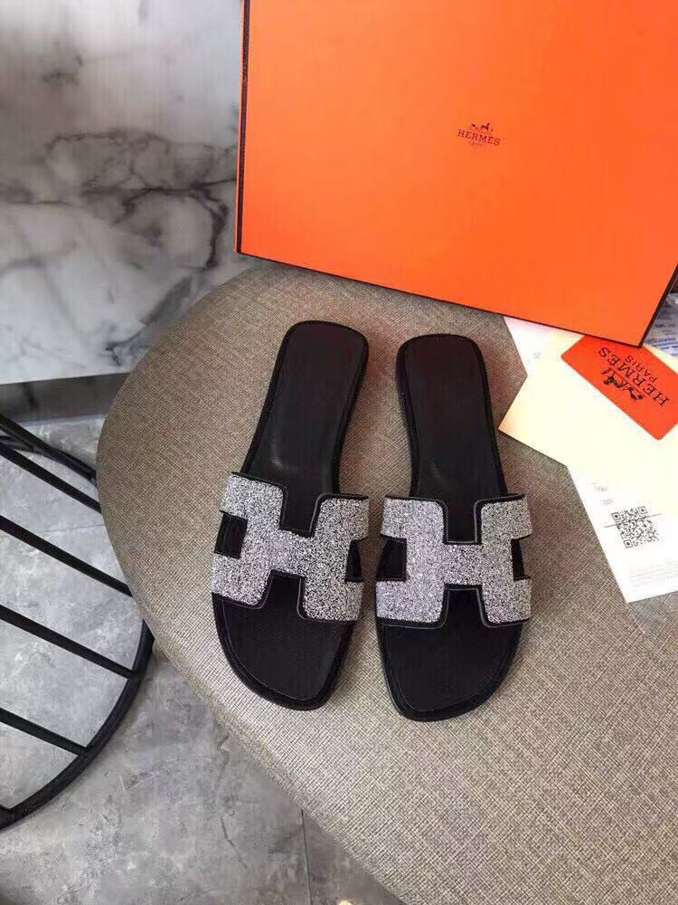 UA H**me5 Oran sandal