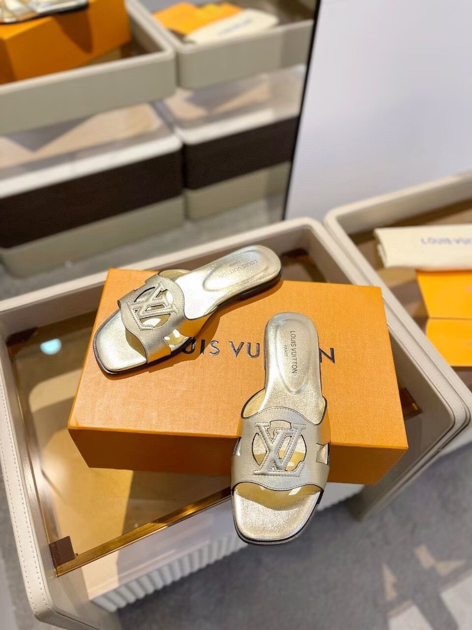 UA LV Isola Flat Mule