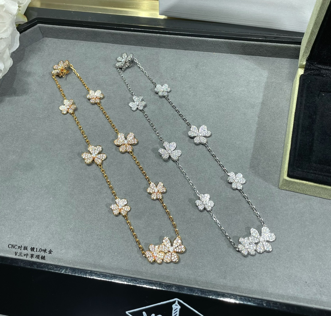 V*n Cl**f & Arpels Necklace