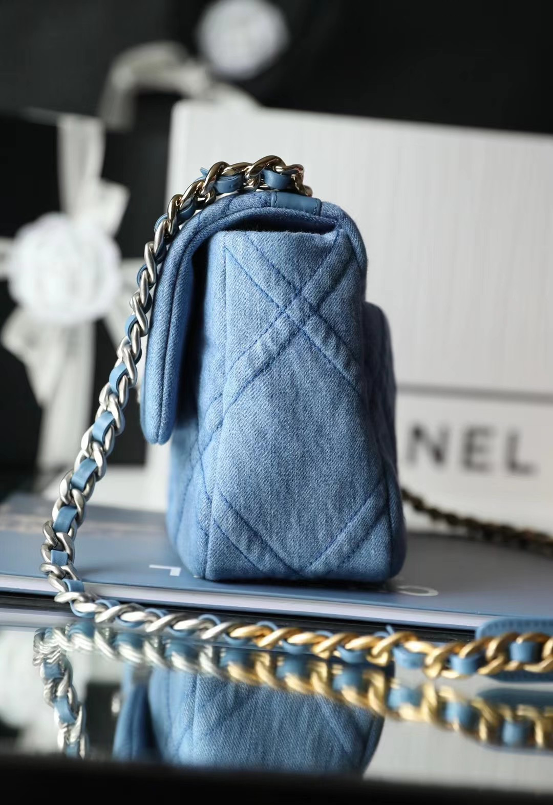 Ch**el denim quilted medium 19 bag 30cm