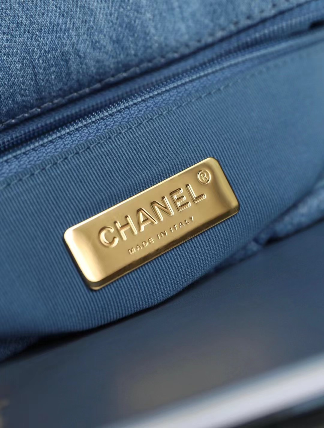 Ch**el denim quilted medium 19 bag 30cm