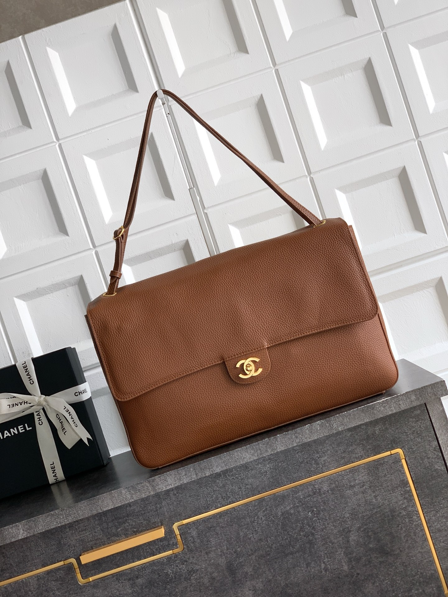 Ch**el maxi flap bag gold hardware as6233 26x38.5x11cm