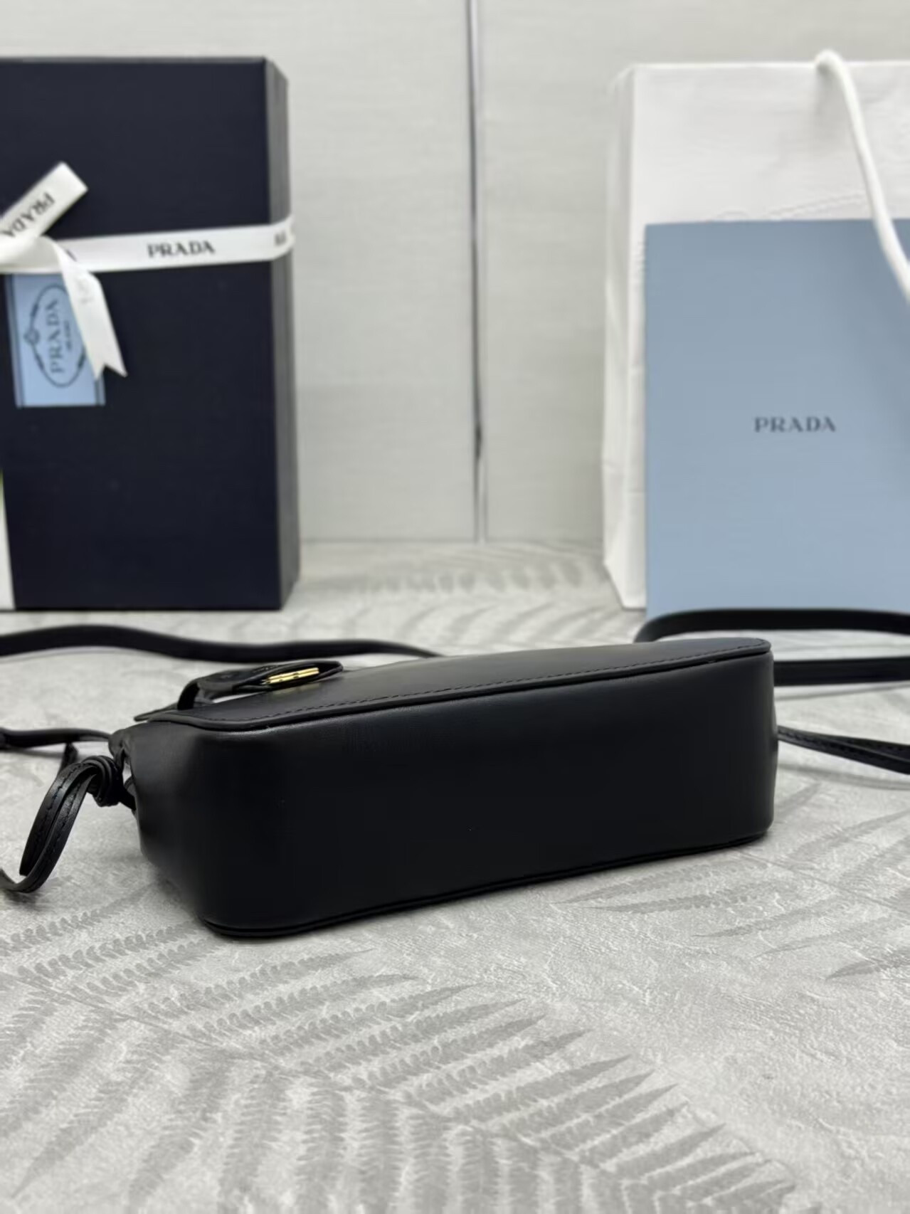 Pra*a Carry Mini Leather Handbag 13.5x20x6cm