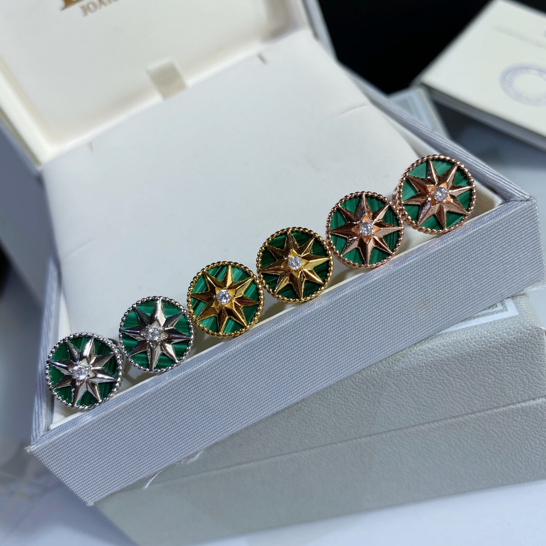 D10r compass Stud Earrings