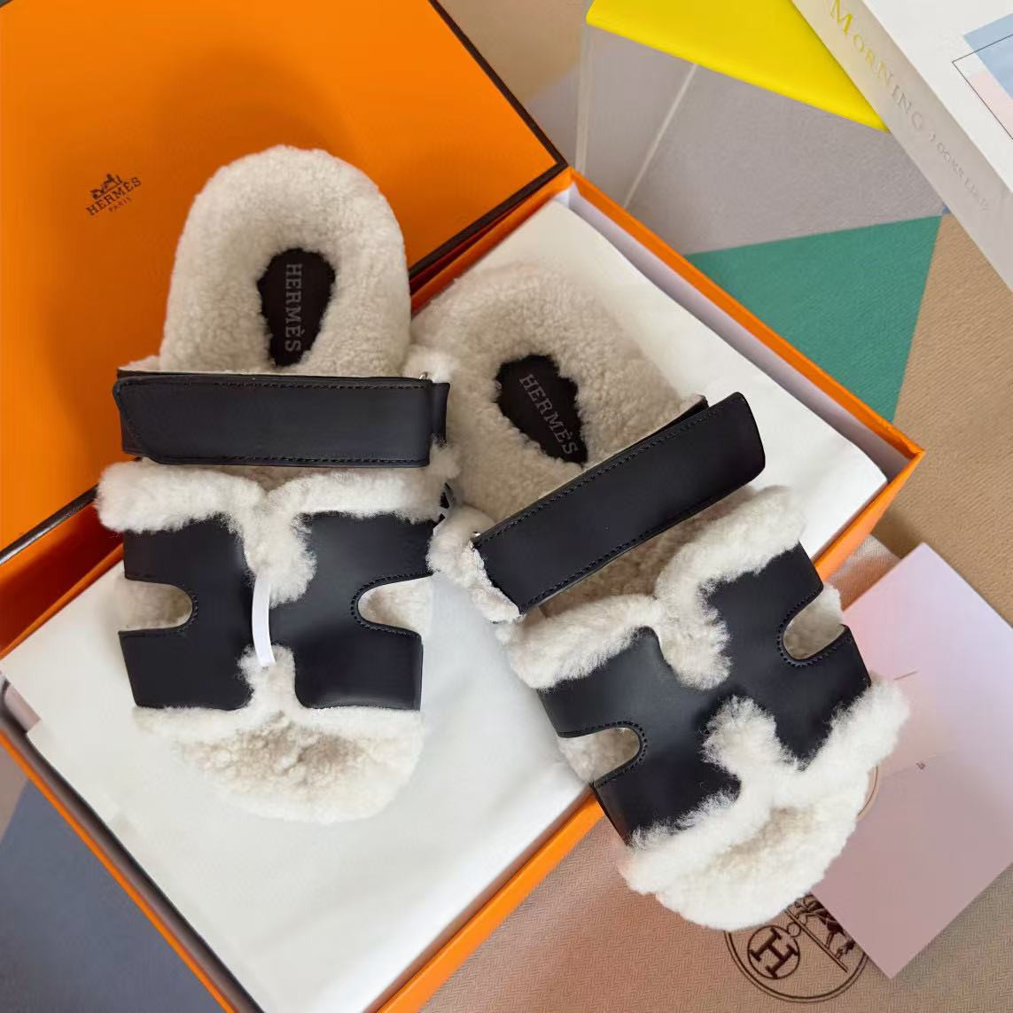 UA H**me5 Chypre sandal