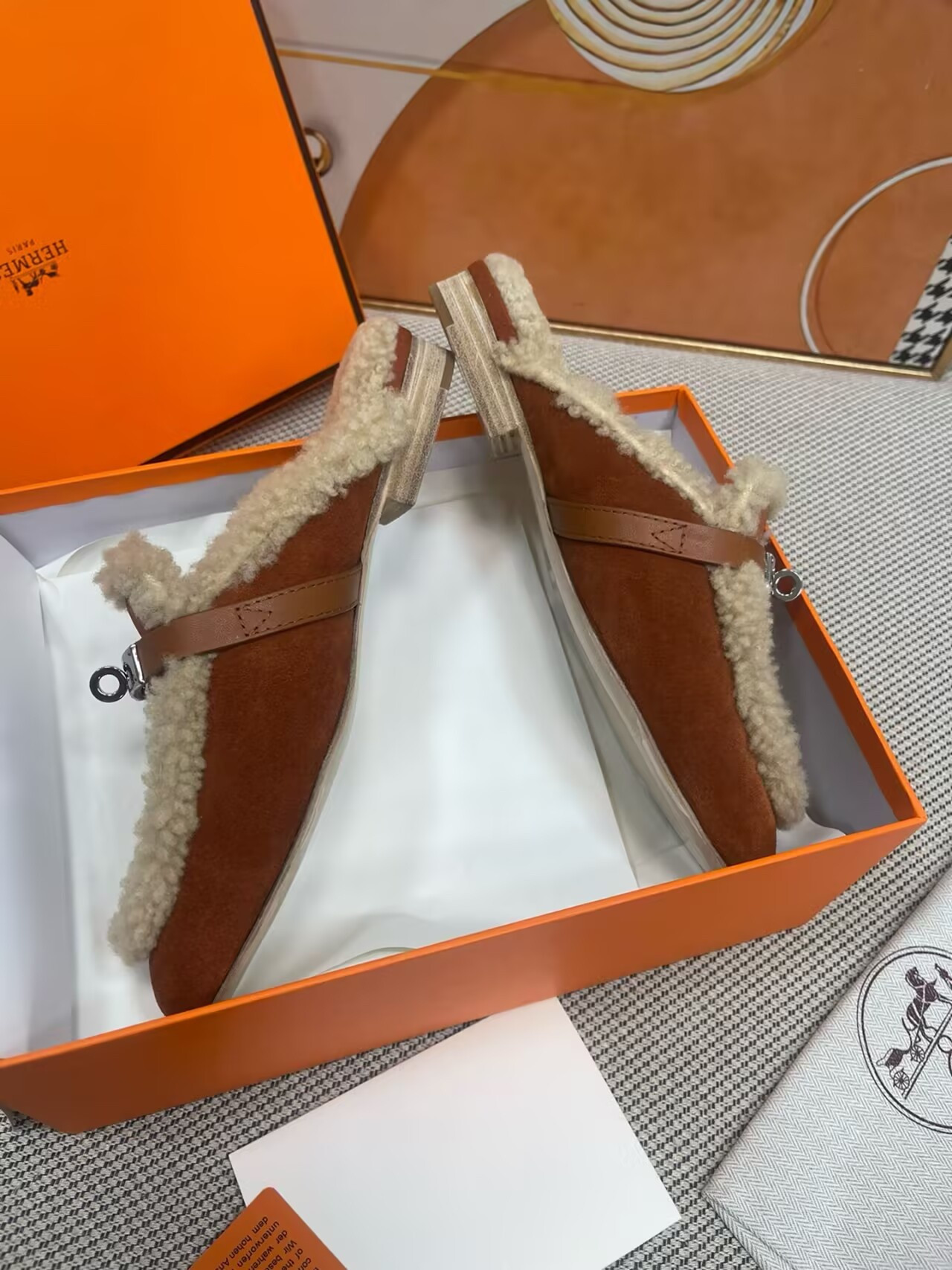 UA H**me5 Oz Mule