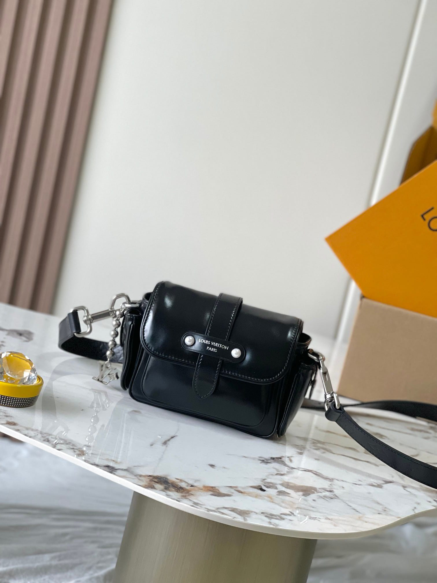 LV Cargo Wearable Wallet M13989 23x14x10cm