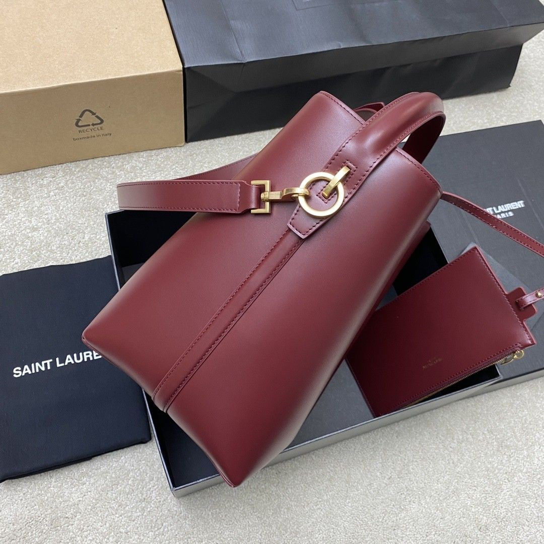 Y51 LE 37 In Shiny Leather 26x20x12cm