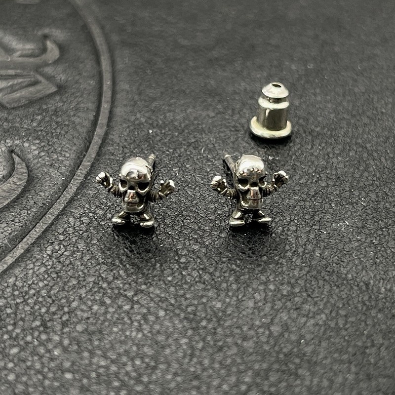 Ch*0me He**ts Skull Earrings