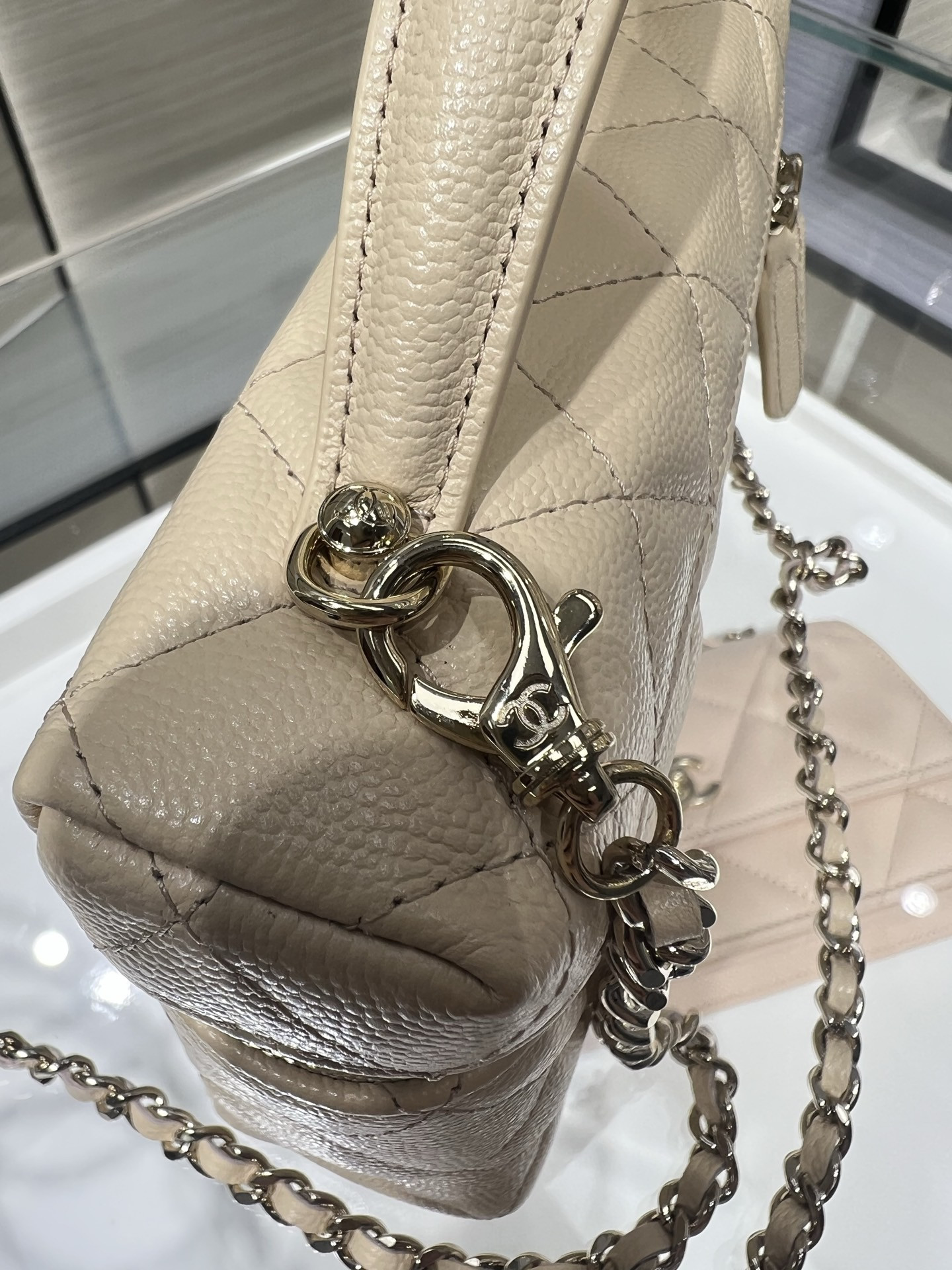 Ch**el classic vanity with chain handbag ap4385 17x19.5x5cm