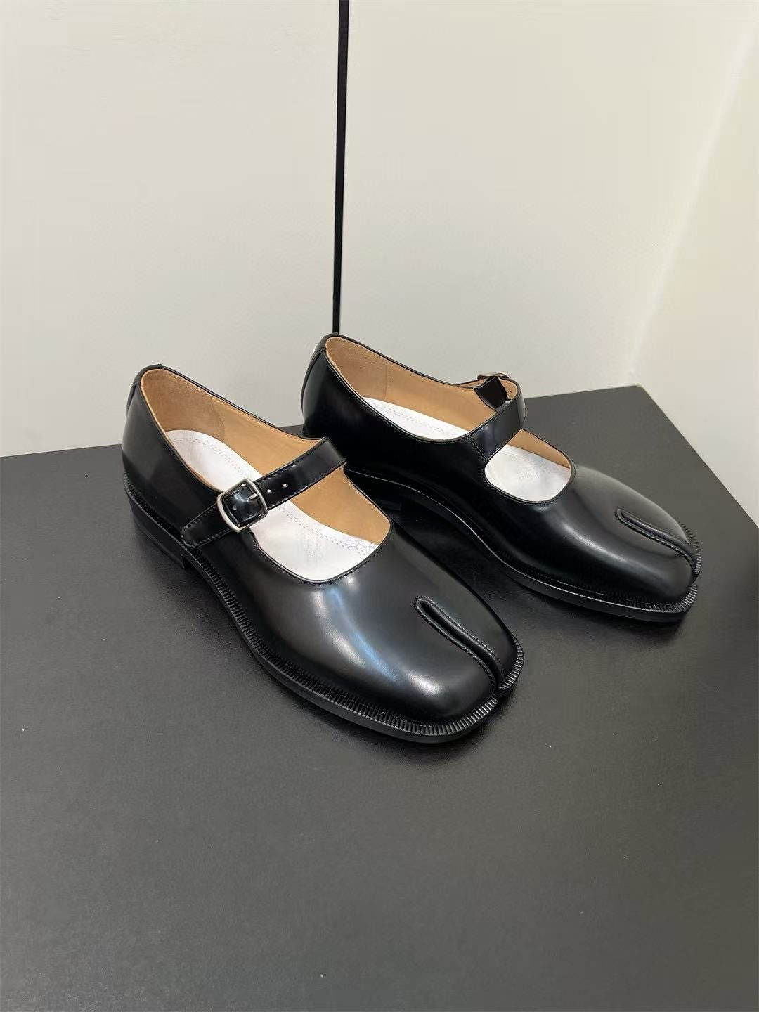 UA Ma1s0n Marg*e1a Mary Jane Shoes