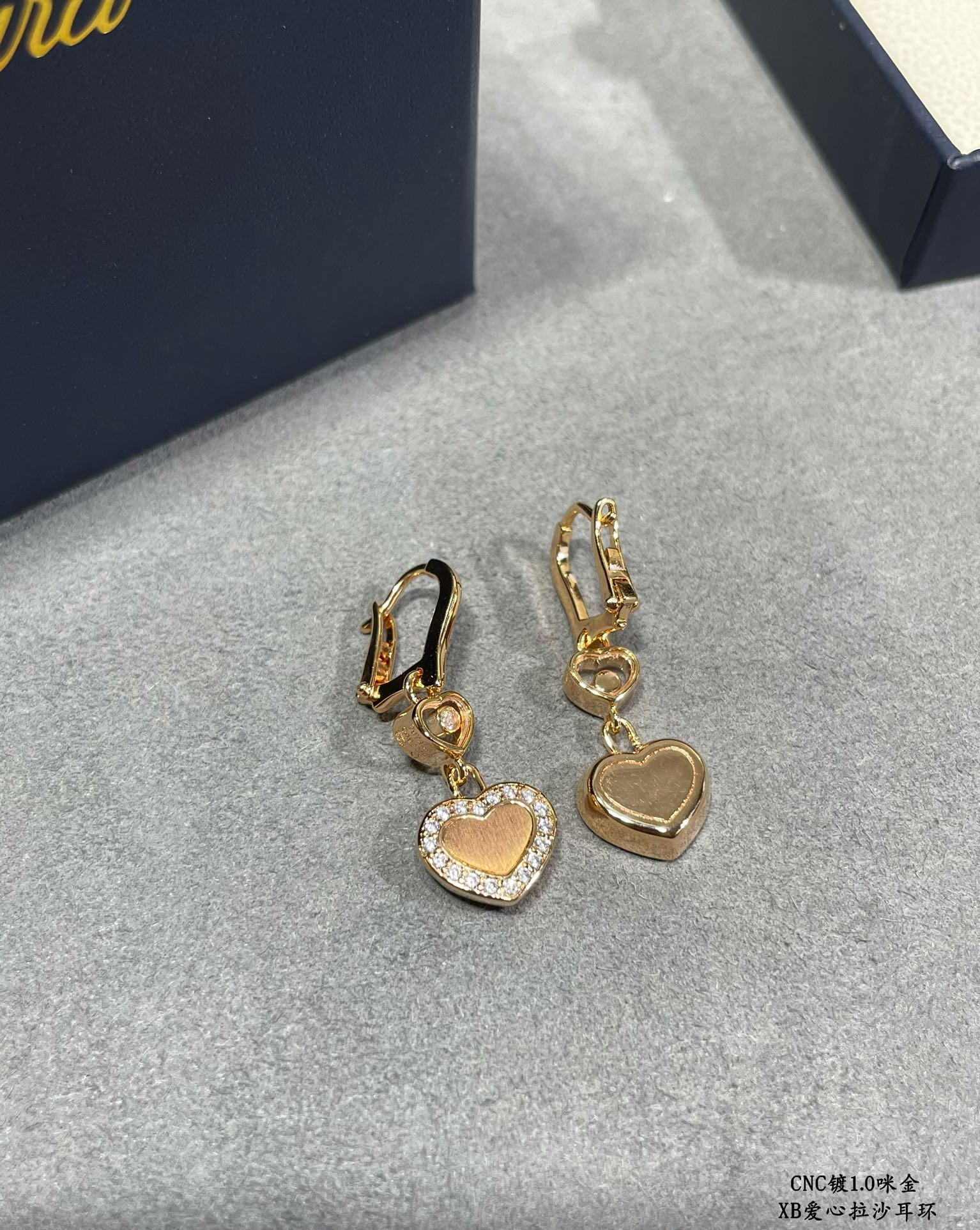 Chopard Heart-shaped Edge D1am0nd Brushed Earrings