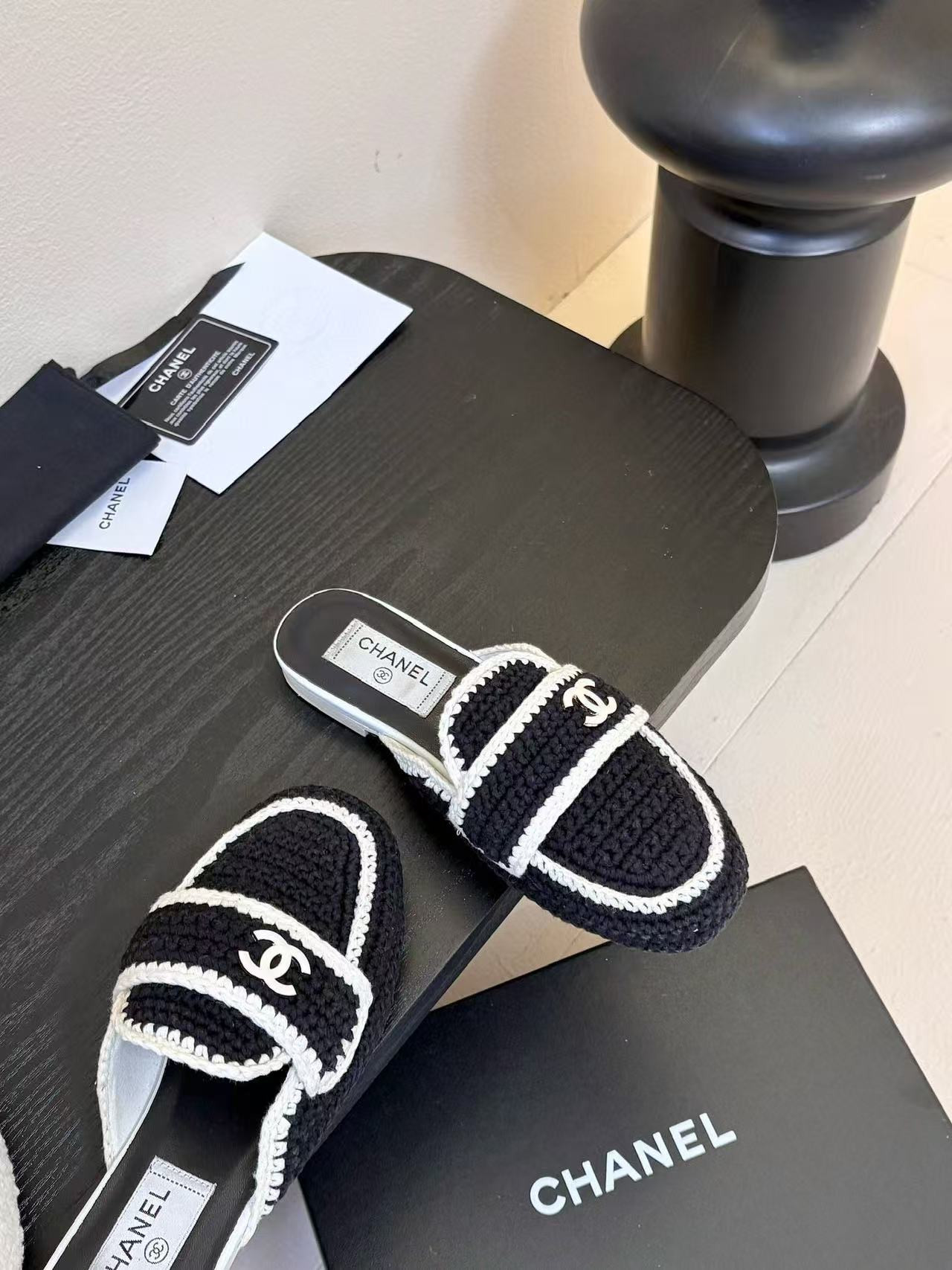 UA Ch**el Slides