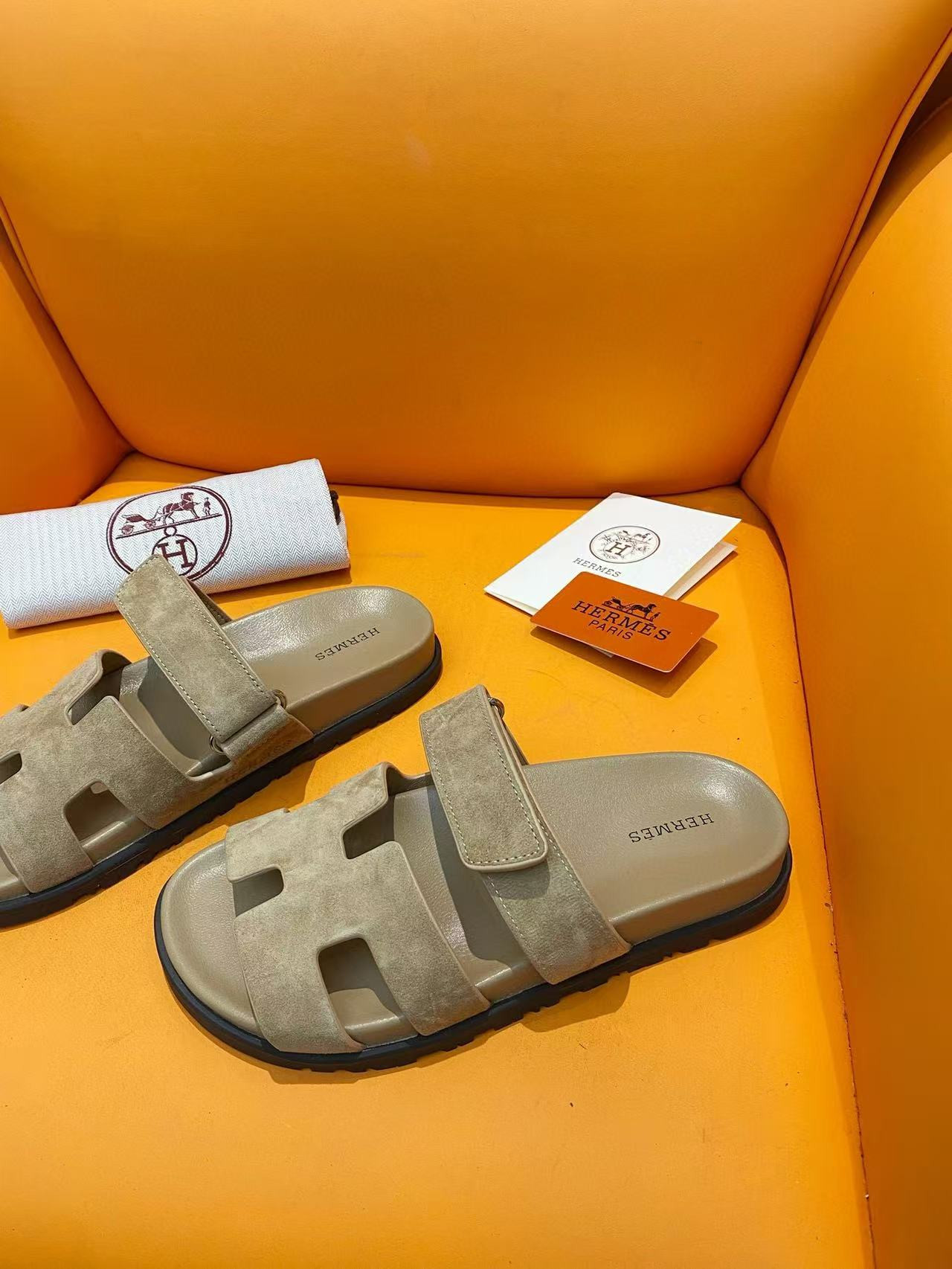 UA H**me5 Chypre Sandal