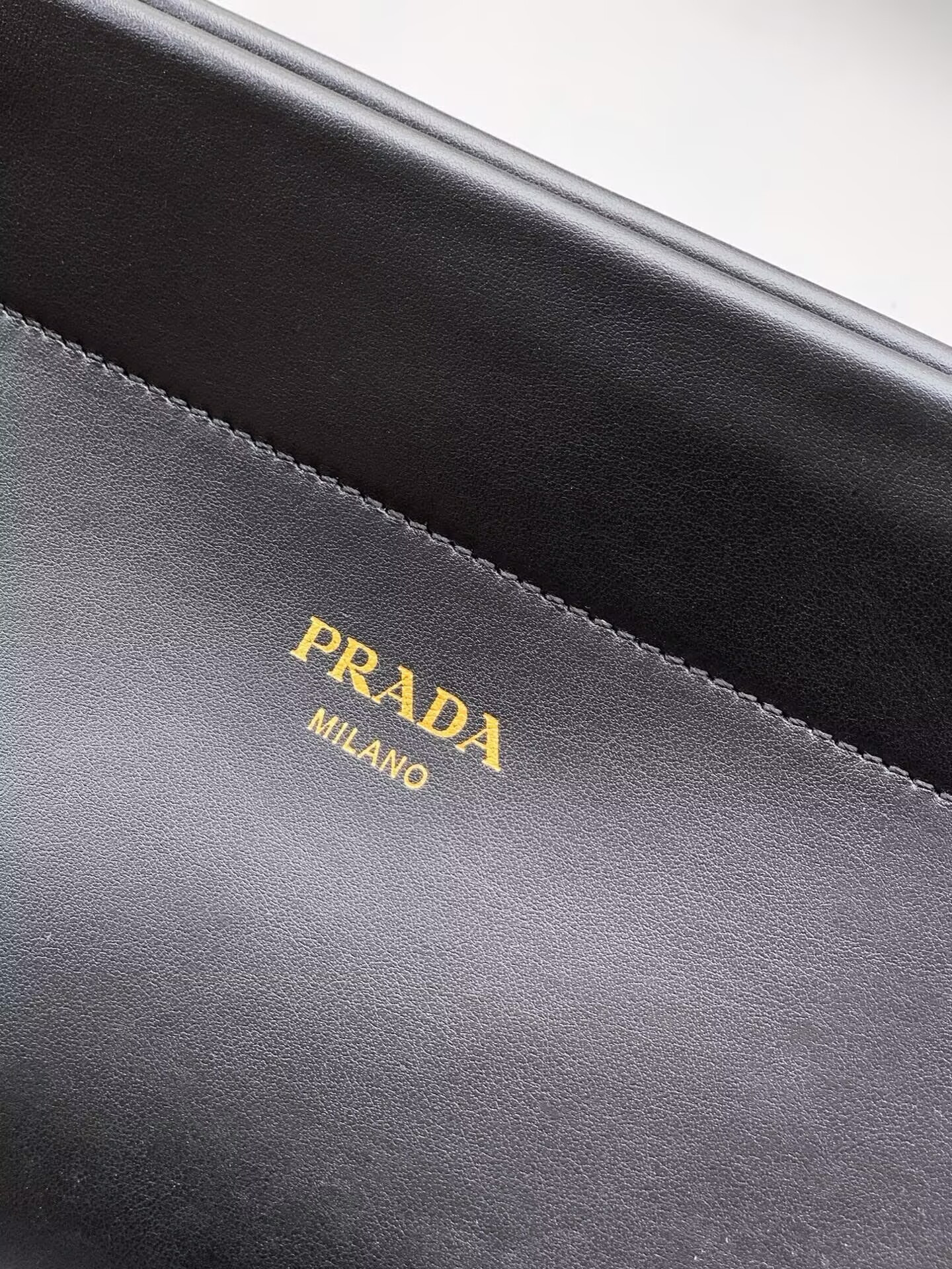 Pra*a Enchaîné Medium Leather Bag 15.5x32.5x11cm