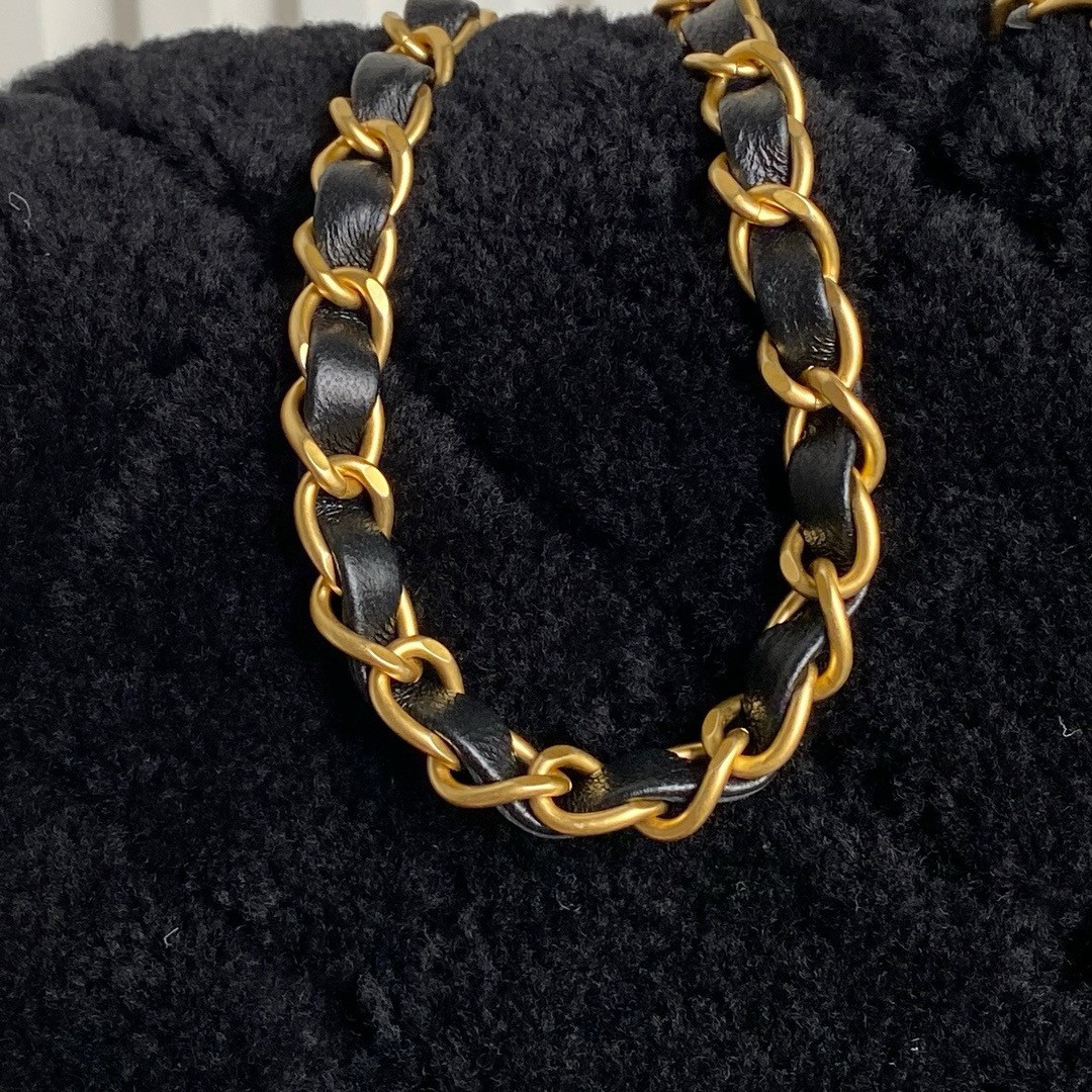 Ch**el Flap Bag 16 × 23.5 × 7.5 cm