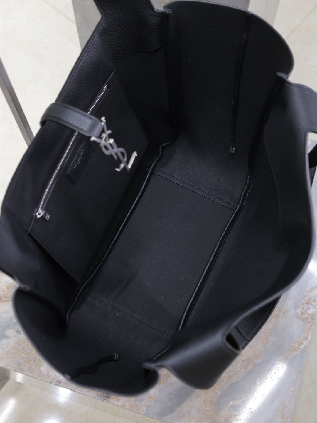 Y51 LE 5 À 7 BEA in grained leather 50×28×18cm