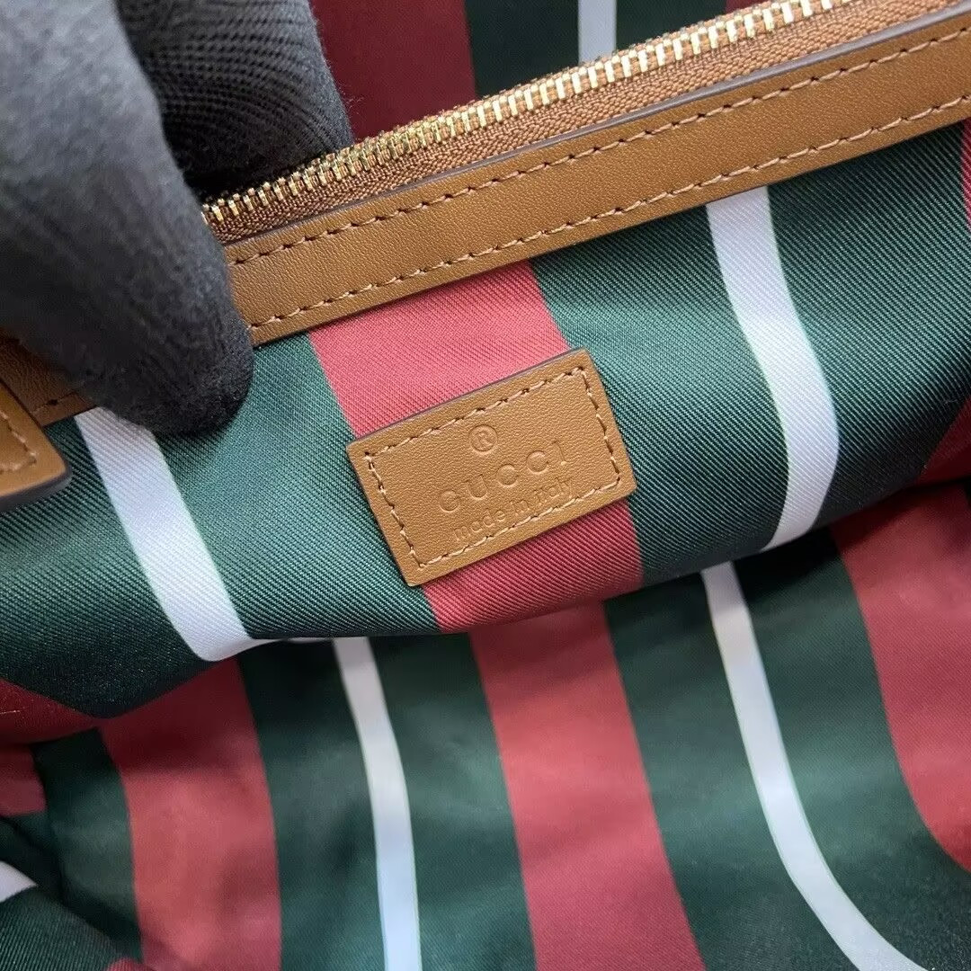 Gvc*1 GG Emblem Medium Bucket Bag 25x25x15.5cm