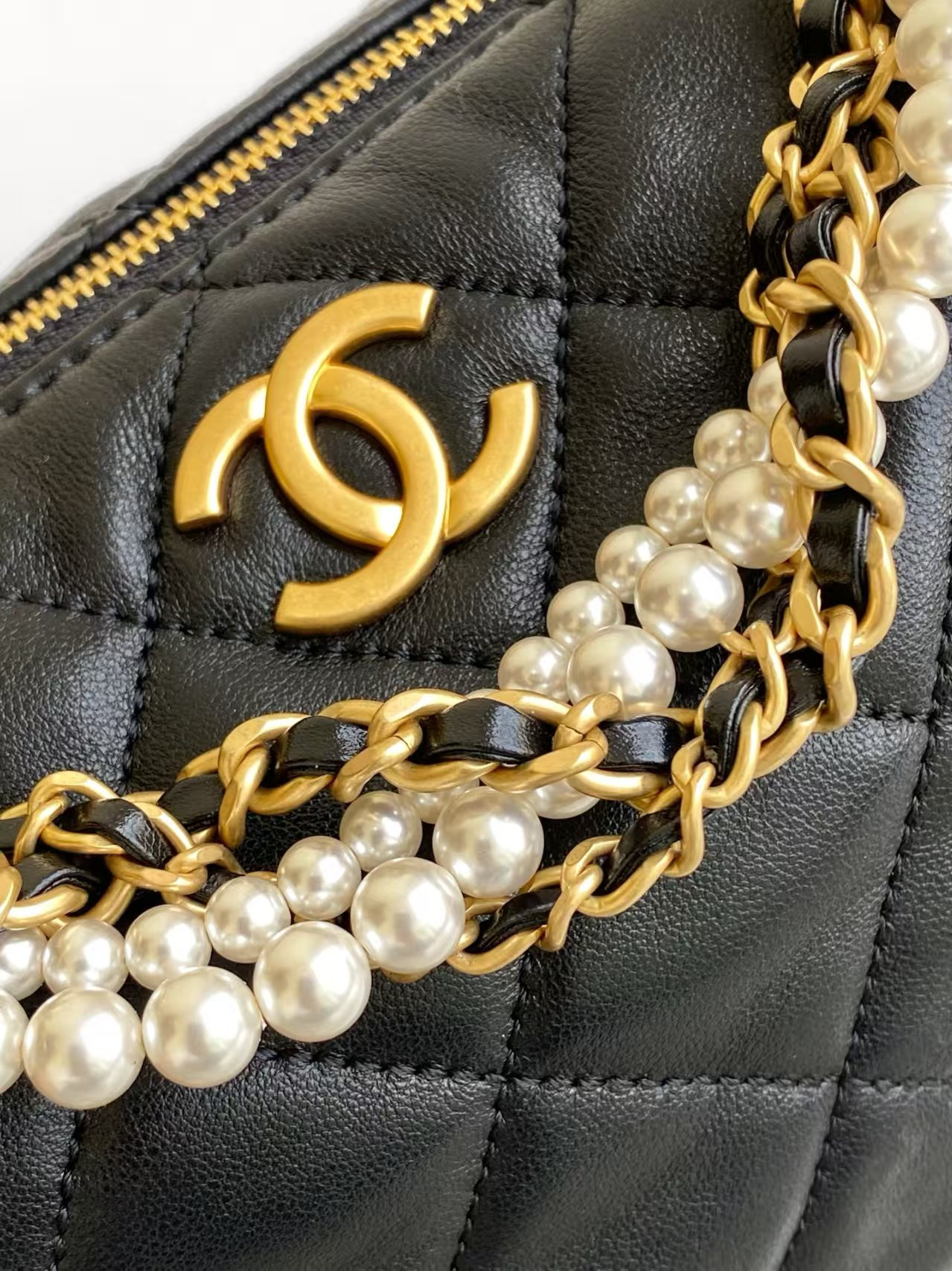 Ch**el Hobo Handbag 23.5x13x7.5cm