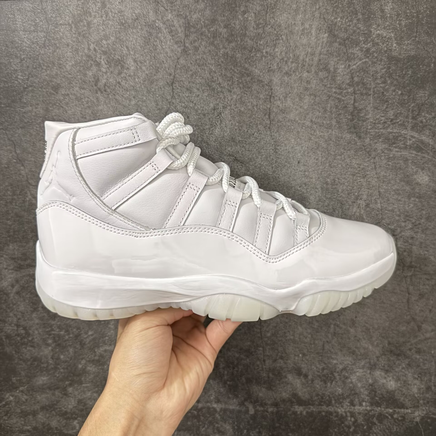 UA AIR JORDAN 11