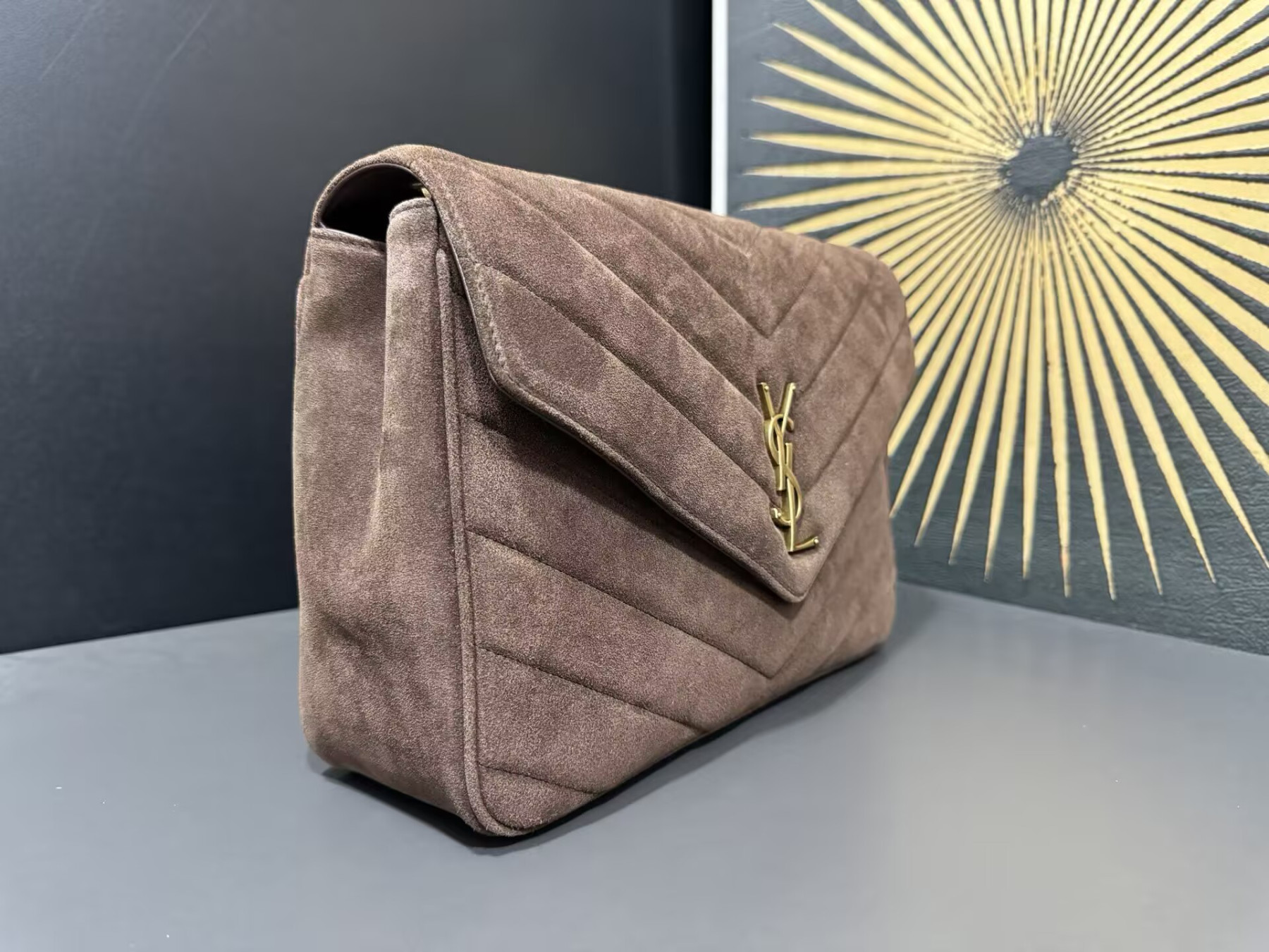 Y51 LOULOU large in MATELASSÉ Suede 32 x 22 x 10 CM