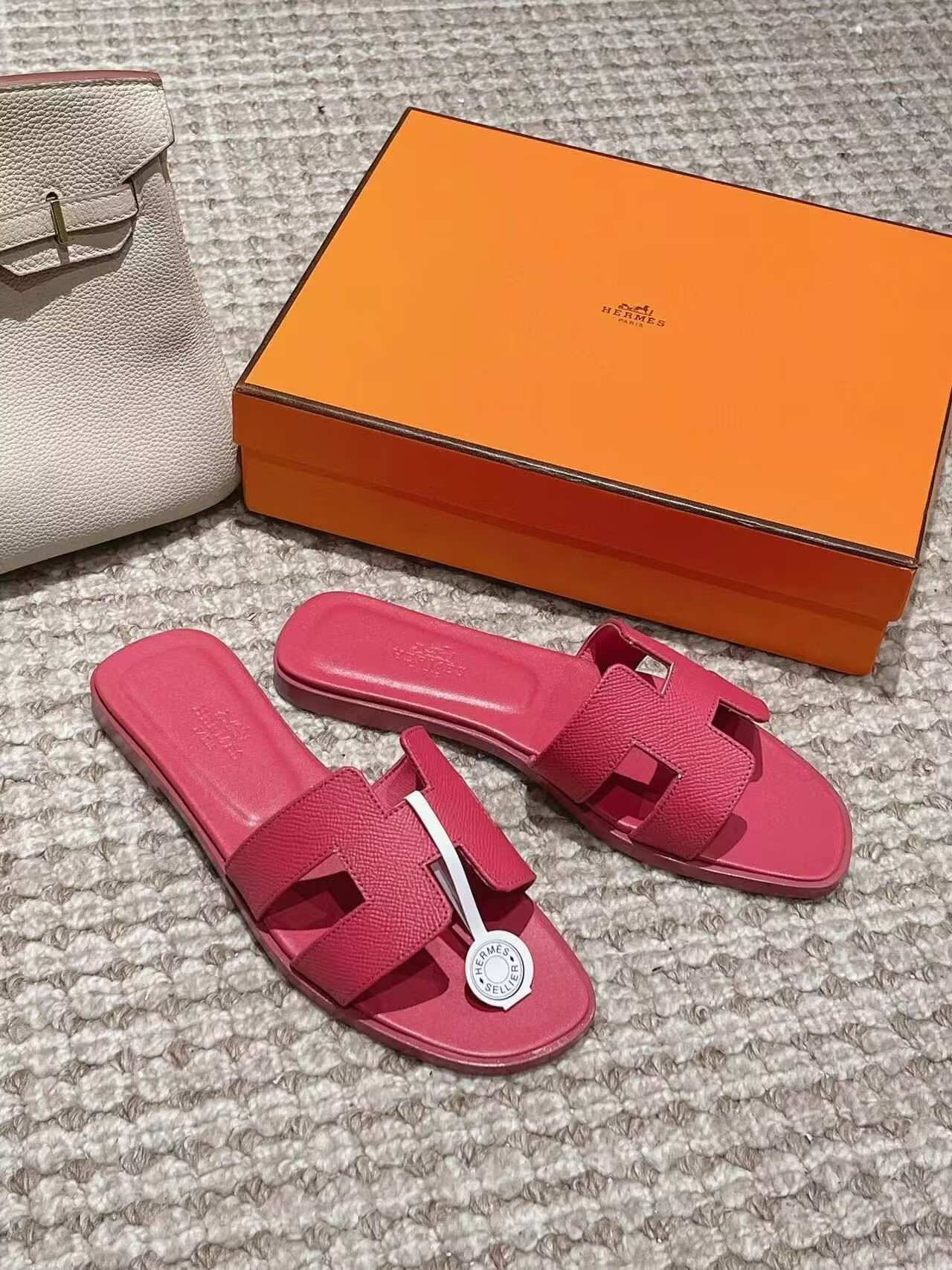 UA H**me5 Oran sandal