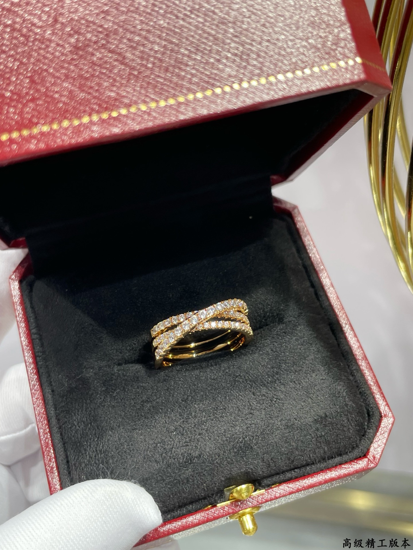 Ca*t1er Three-ring rivet D1am0nd ring