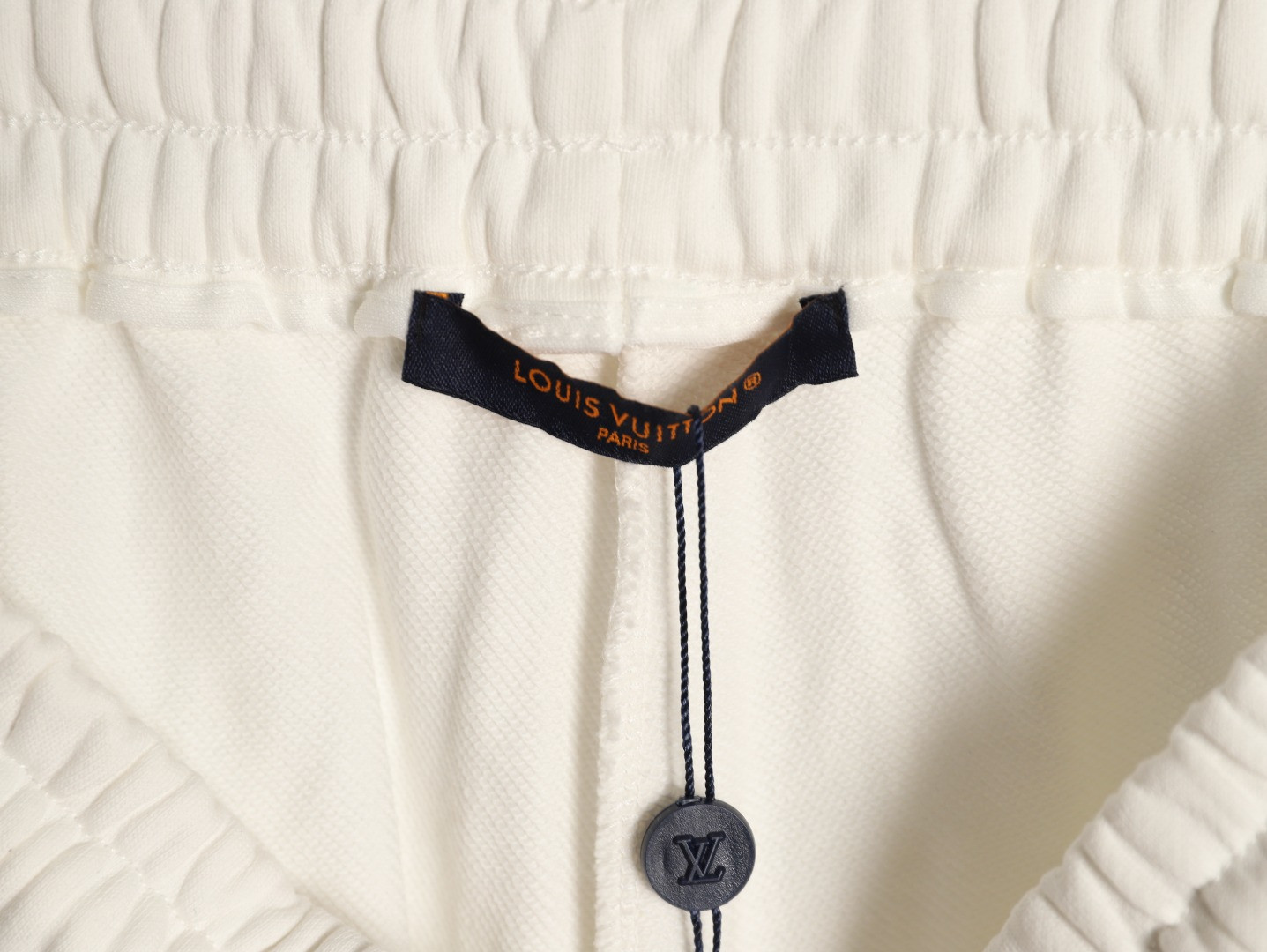 l0vis Vvtt0n 26ss shorts