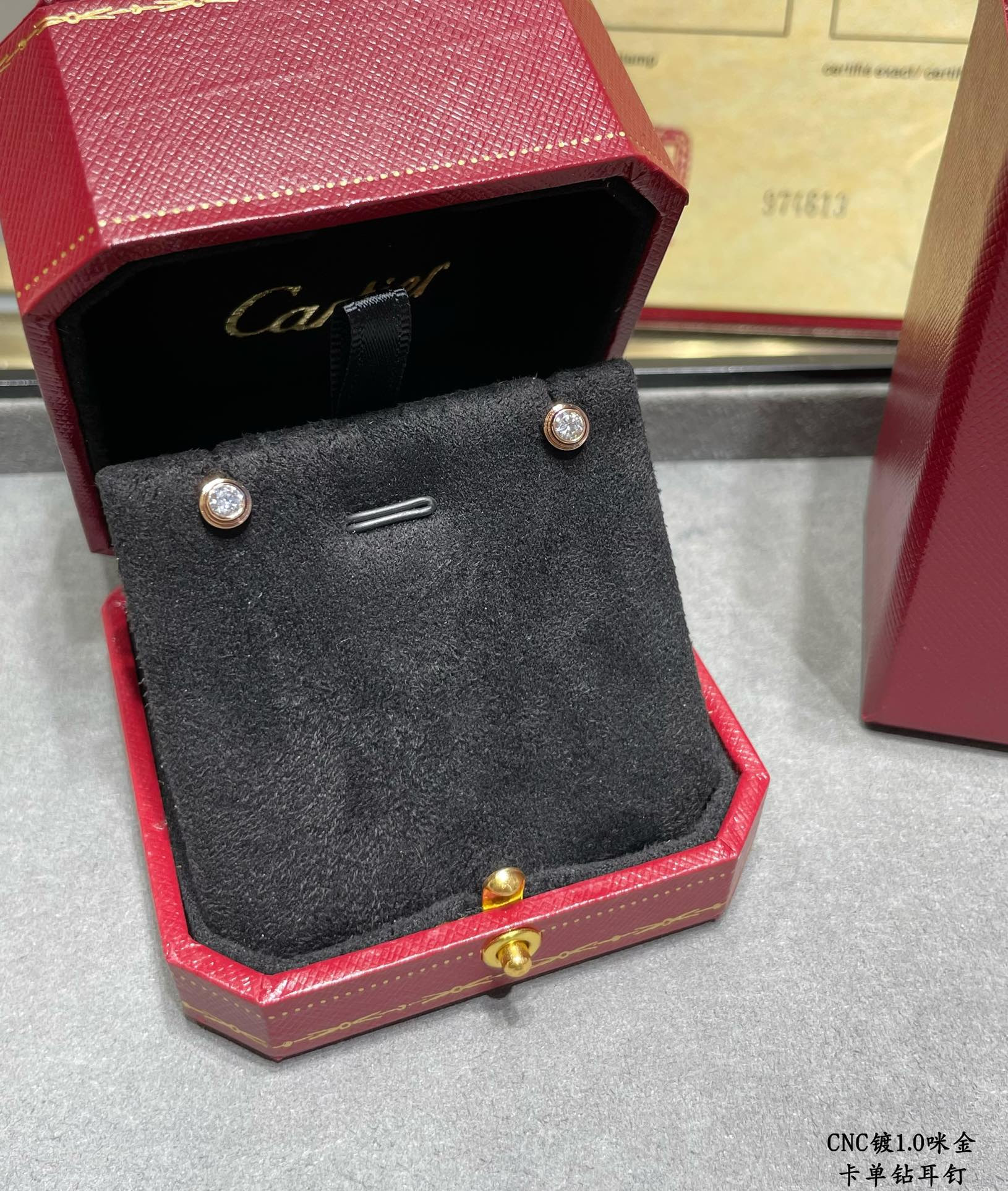 Ca*t1er Single D1am0nd stud Earrings