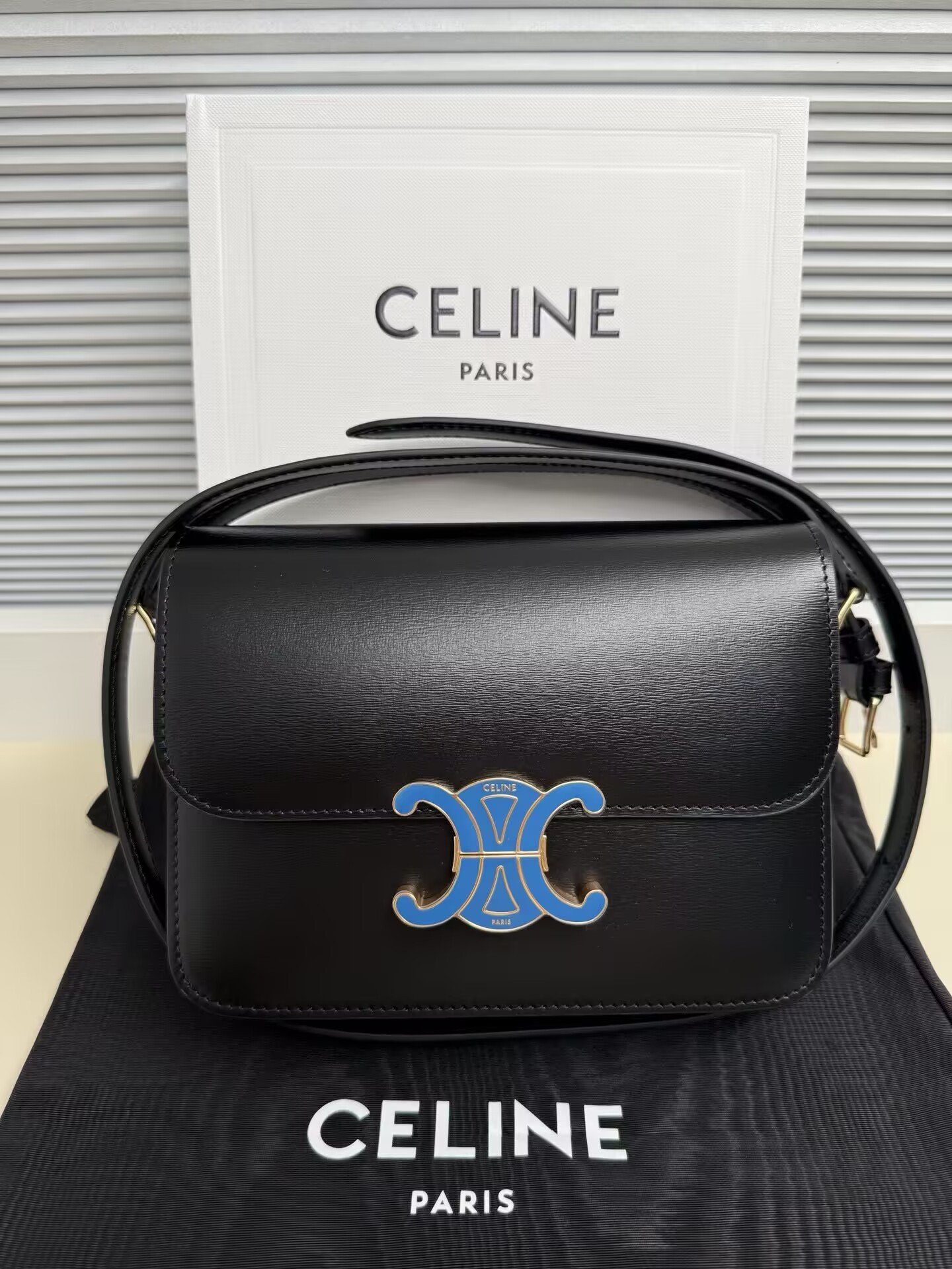 Ce1i*e TEEN TRIOMPHE Enamel Lock Handbag 18.5x13.5x7cm