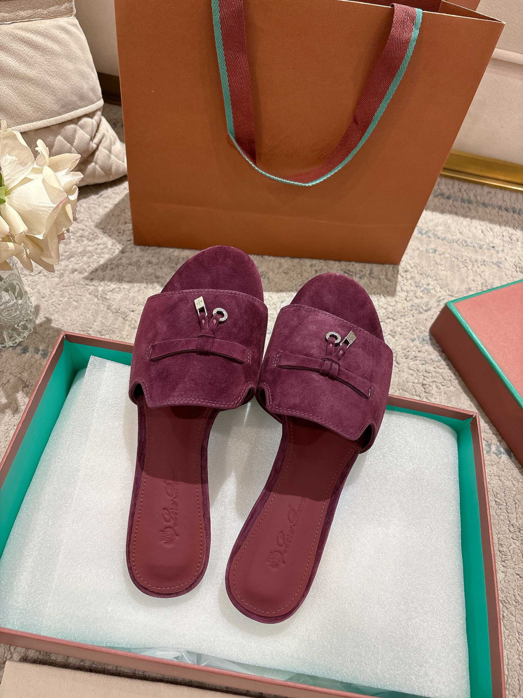 UA L0r0 P1ana Summer Charms Sandal