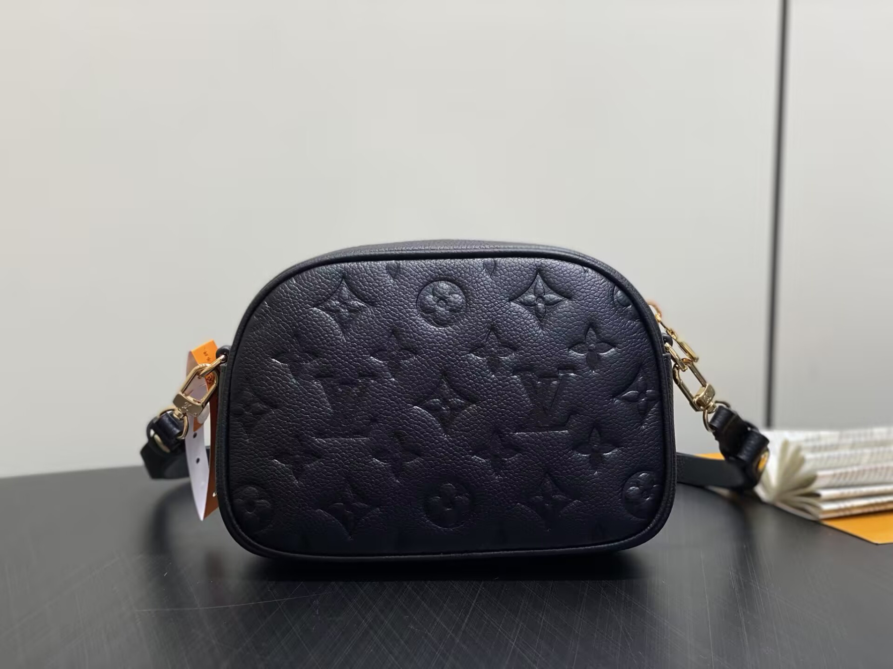 LV Tiny Camera Bag M25518 13x6x19cm