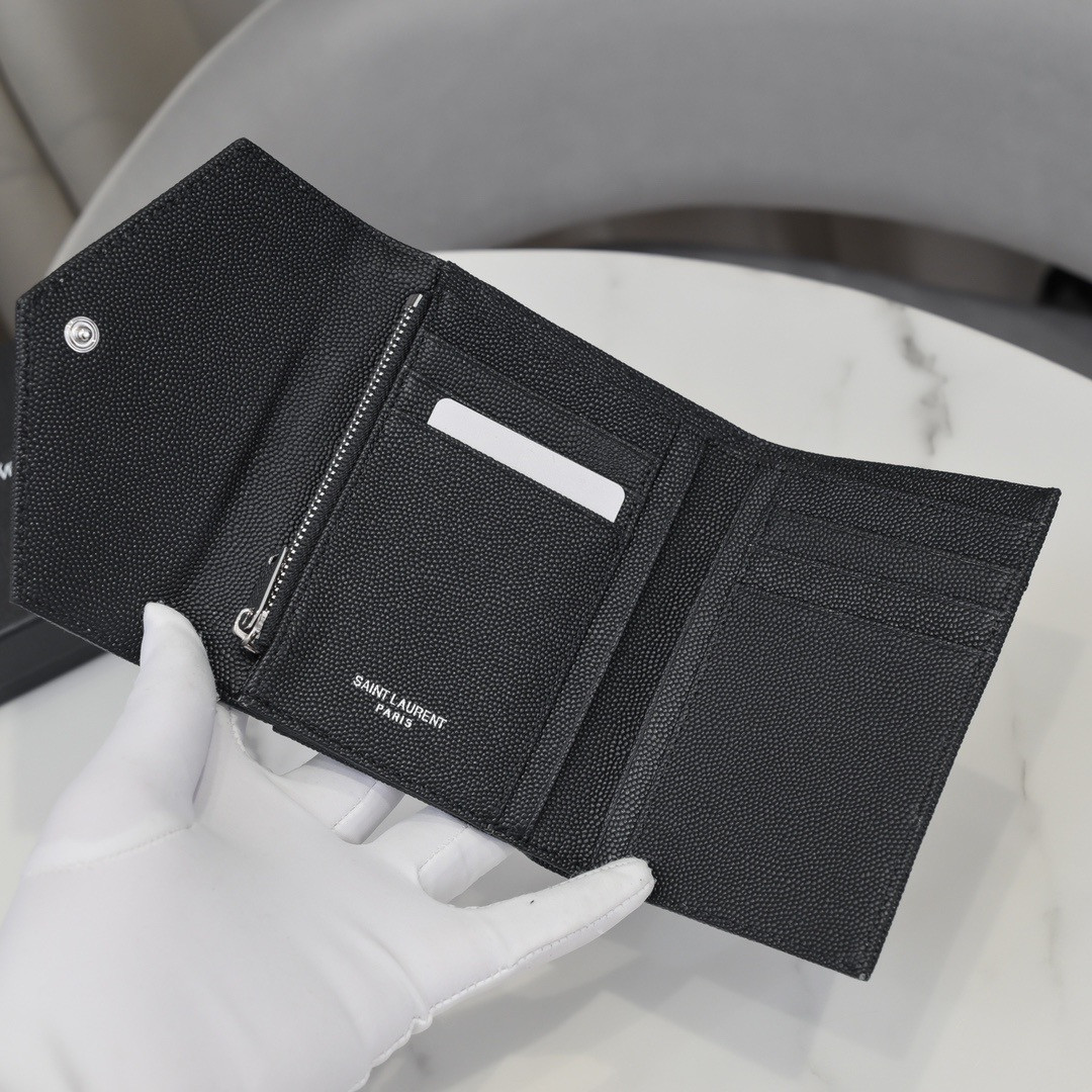 Y51 cassandre matelassé compact tri fold wallet in grain de poudre leather 12.5 x 10 x 2.5 cm