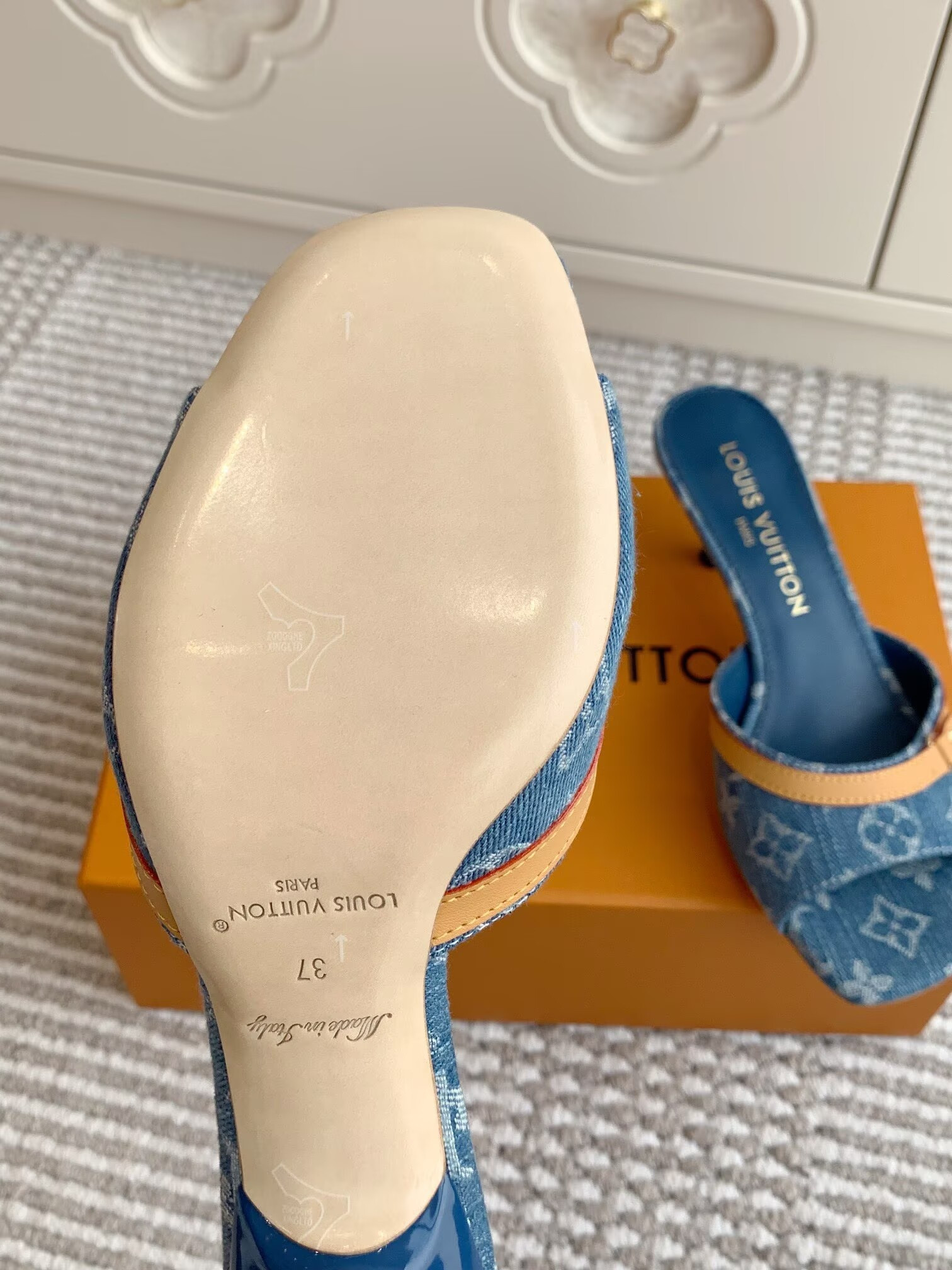 UA LV 6AM Mule