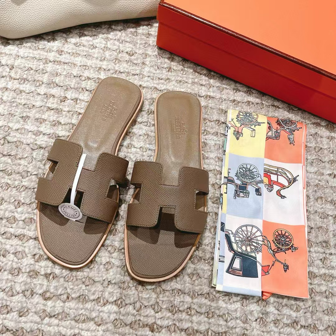 UA H**me5 Oran sandal