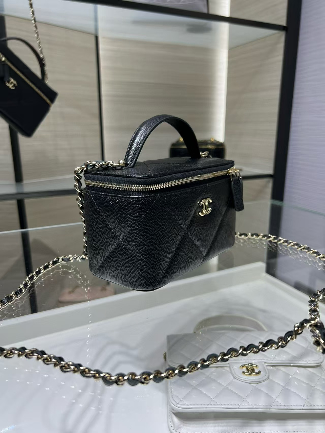 Ch**el Vanity With Chain AP4933 17x9.5x8cm