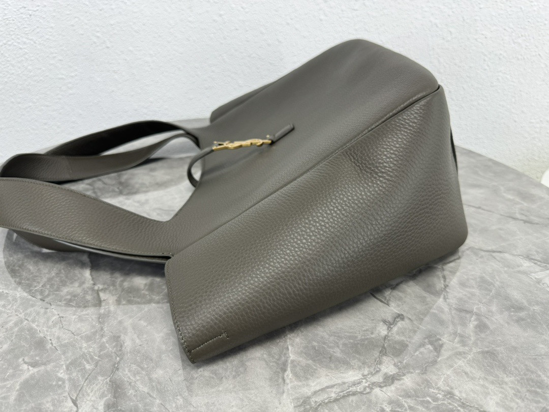 Y51 LE 5 À 7 BEA in grained leather 50×28×18cm