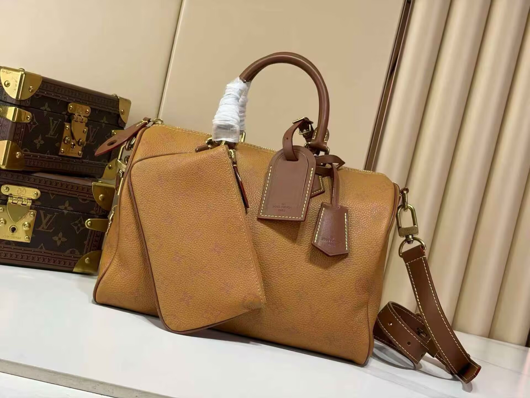 LV Speedy P9 Bandoulière 30 M27977 32 x 22.5 x 18 cm