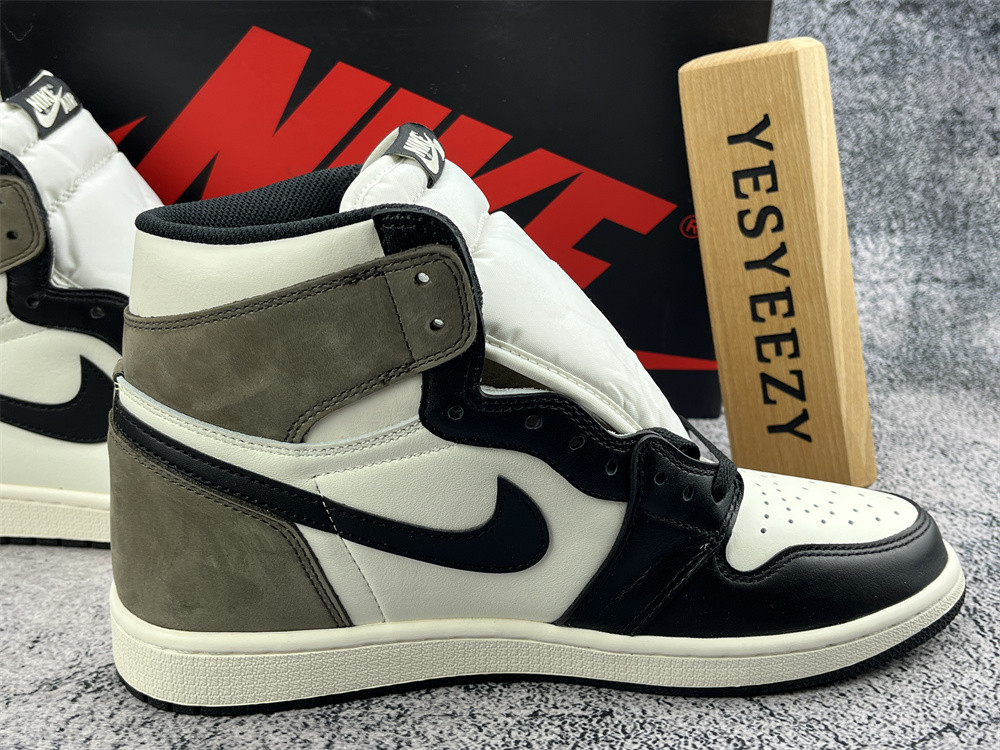 UA AIR JORDAN 1 RETRO HIGH OG 