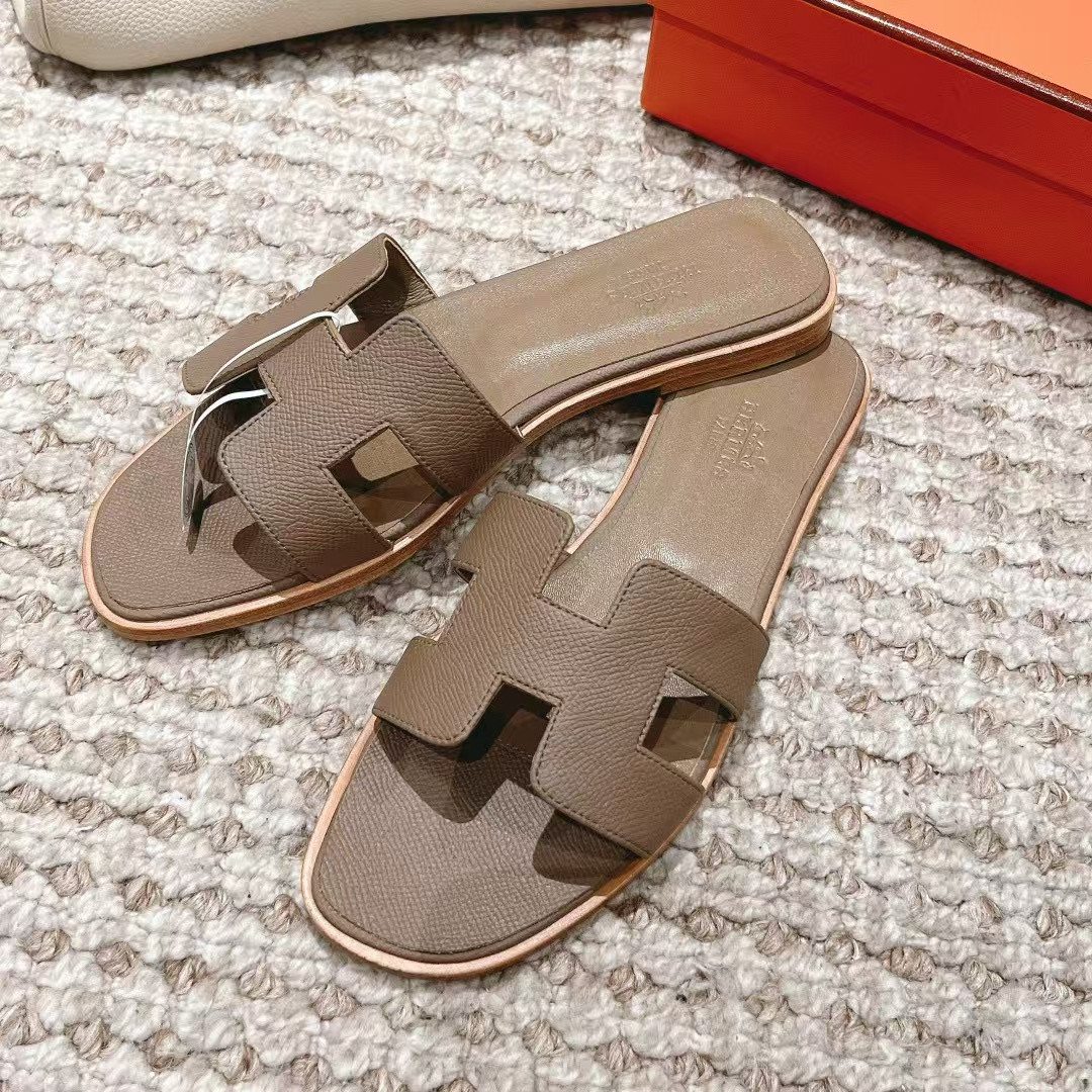 UA H**me5 Oran sandal