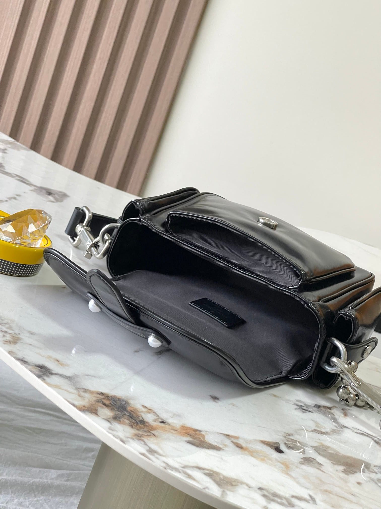 LV Cargo Wearable Wallet M13989 23x14x10cm