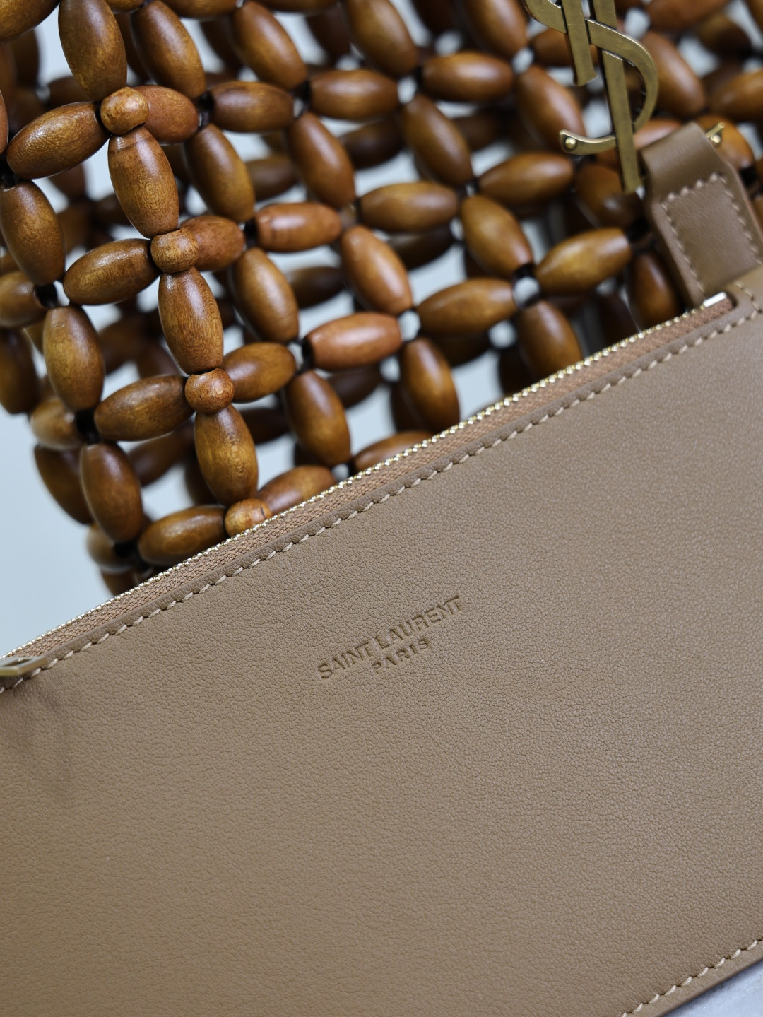 Y51 LE 5 à 7 wood beads 23x22x8.5cm