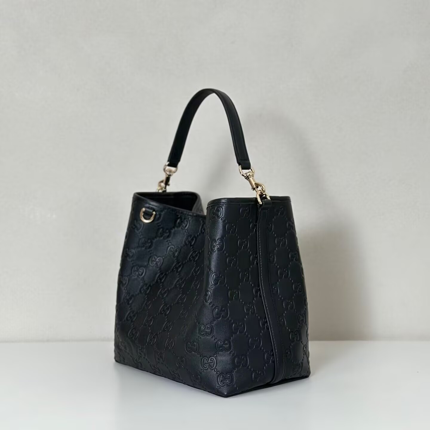 Gvc*1 GG Emblem Medium Bucket Bag 25x25x15.5cm