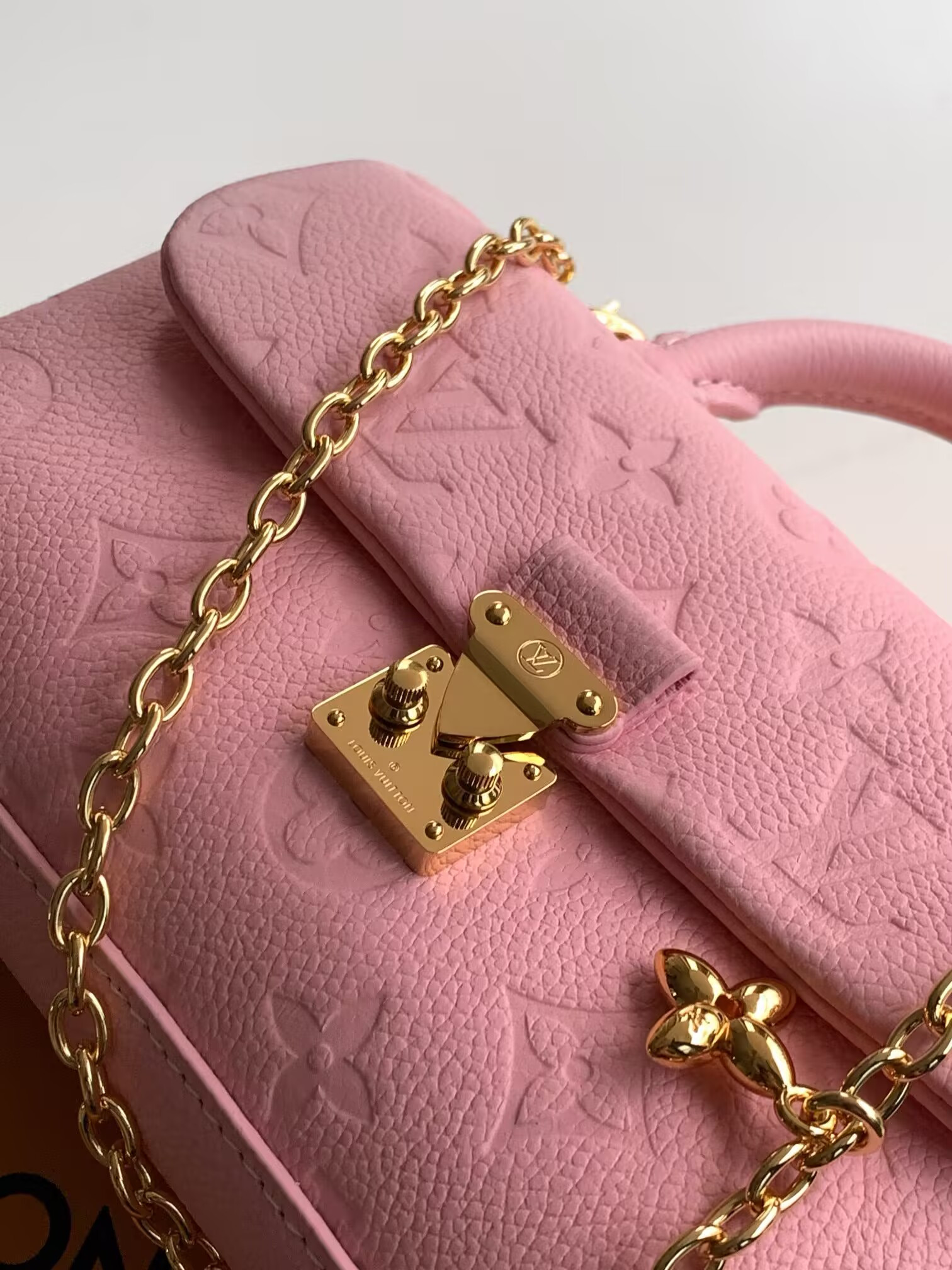 LV Nano Madeleine M29448 21 x 12.5 x 6 cm