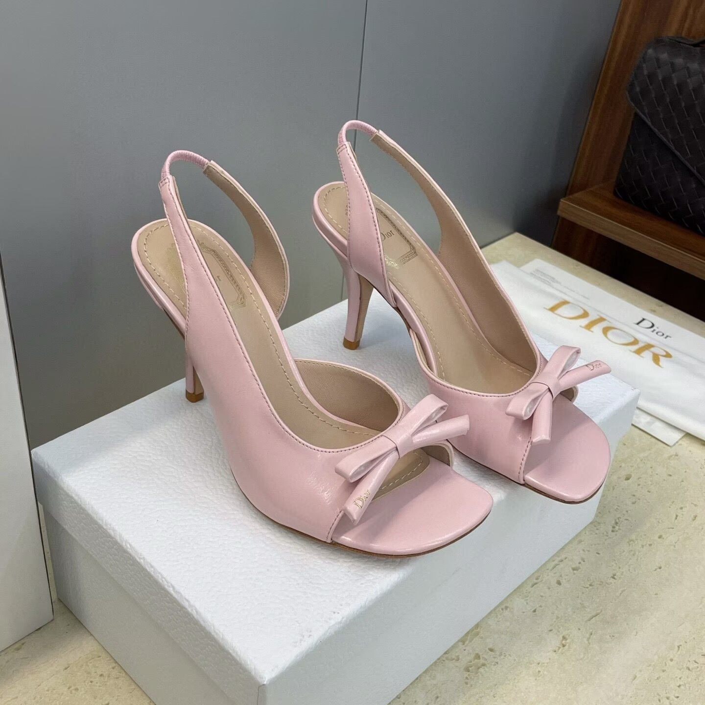 ua D10r bow heeled slingback sandal