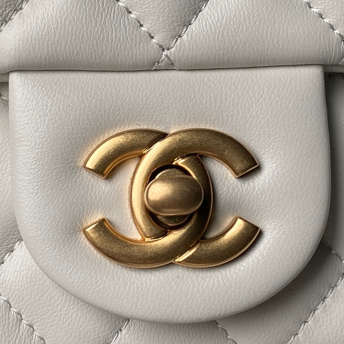 Ch**el MINI FLAP BAG 13.5x17x8cm