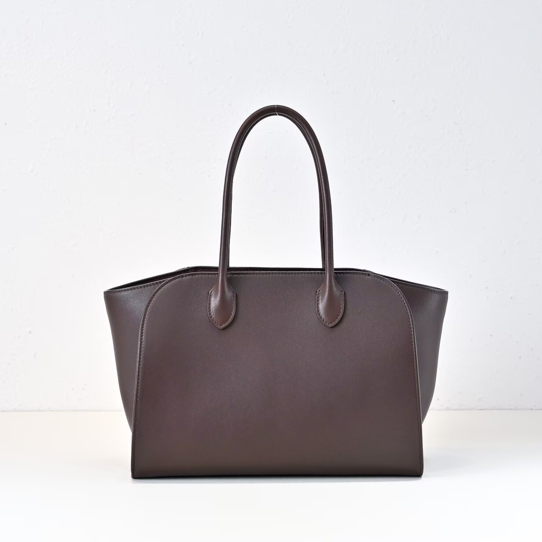 The R0w Marlo Bag in Leather 30x14x21cm