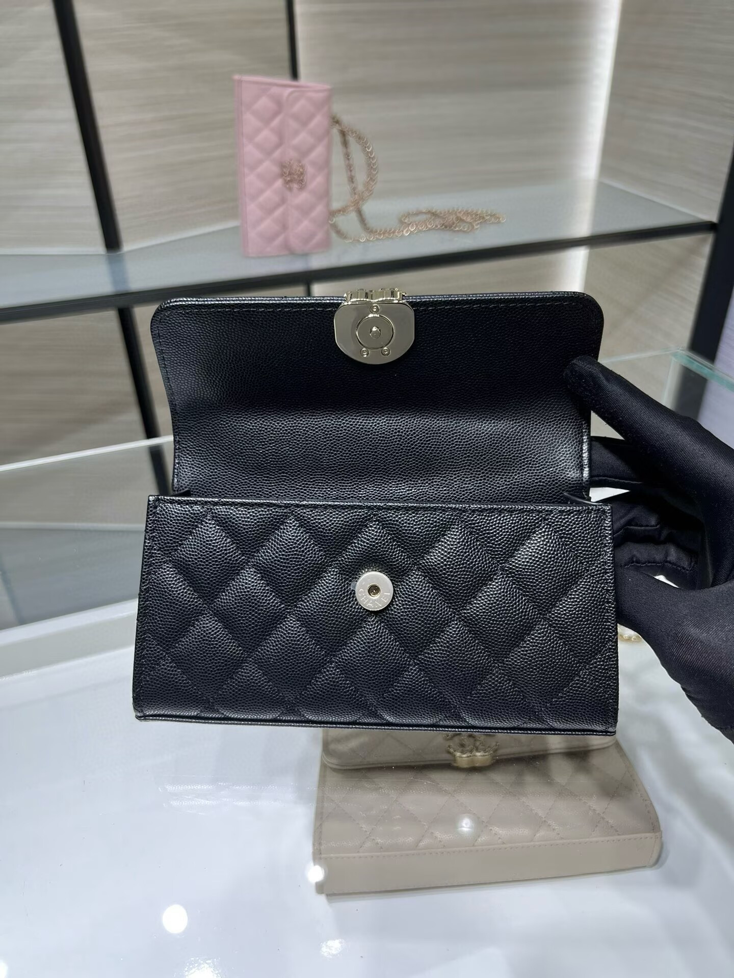 Ch**el Kelly 23P 19x10x4.5cm