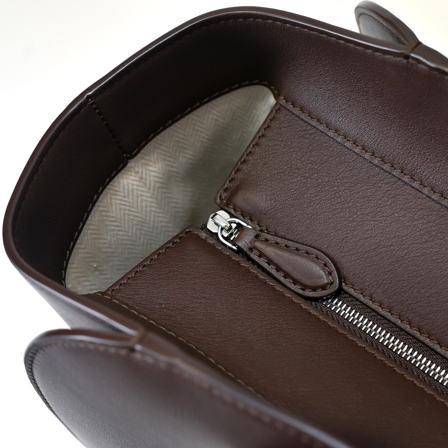 The R0w Marlo Bag in Leather 35.5x16x26cm