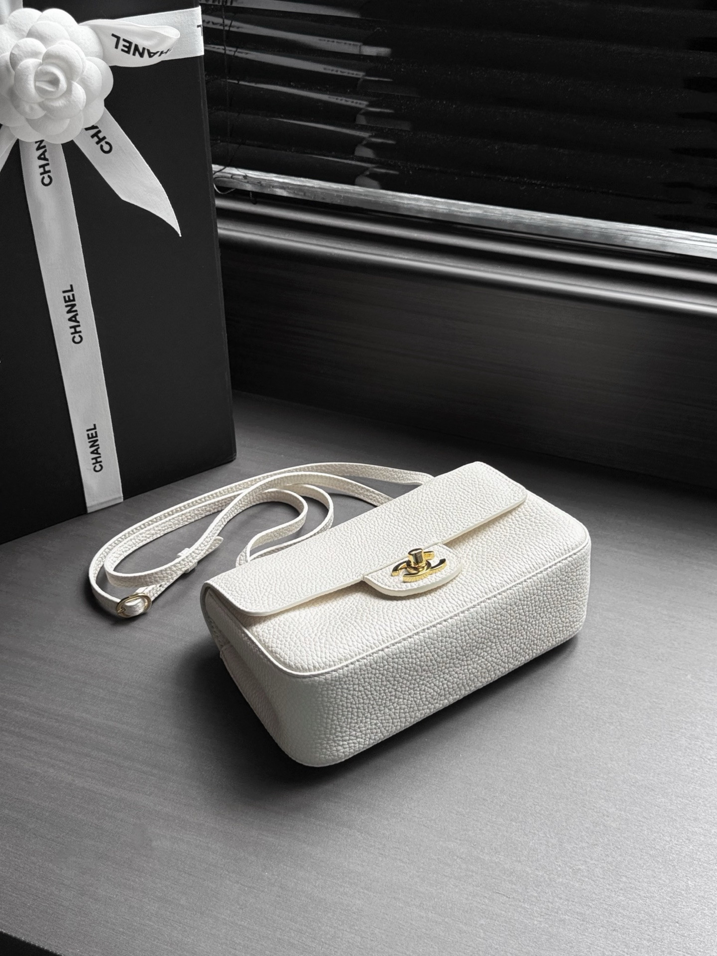Ch**el Mini Flap Bag Gold Hardware AS6573 13x20x6cm